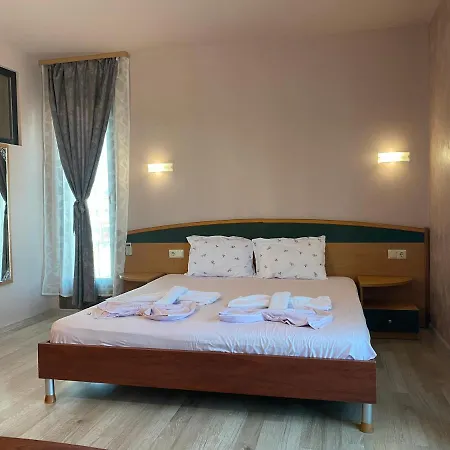 Empera H-l Szálloda 3*